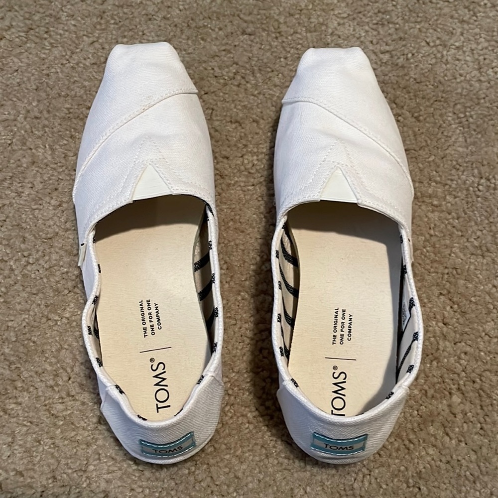Toms white size 9